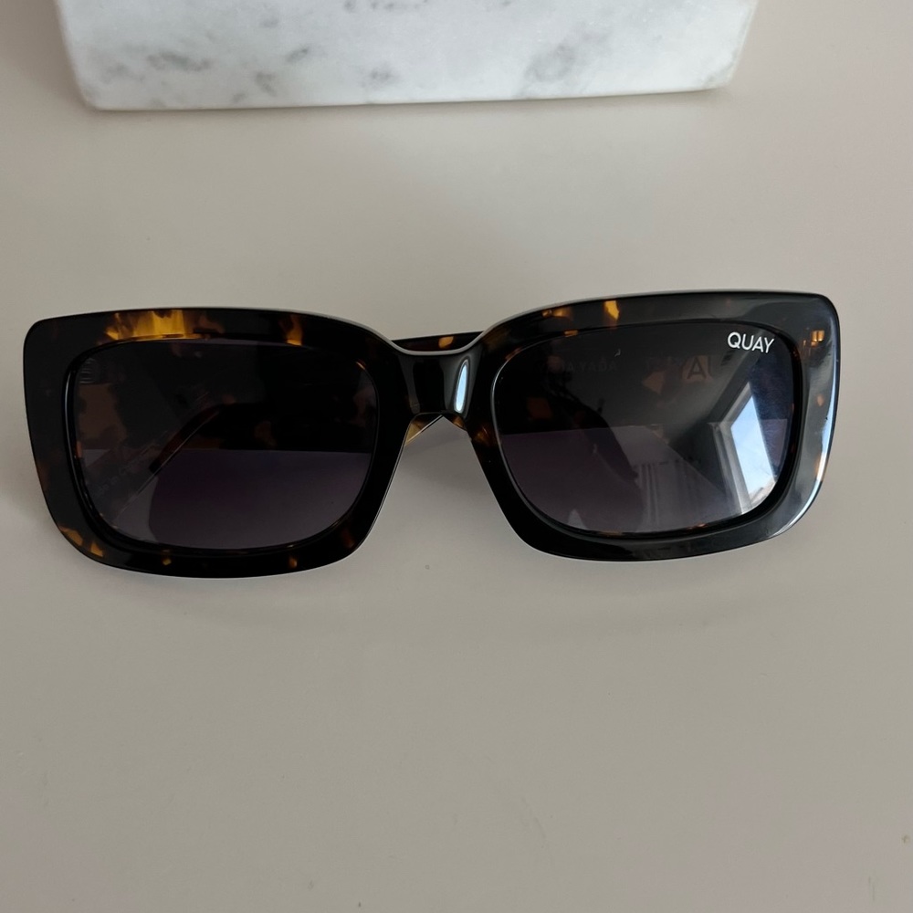 QUAY- YADA YADA SUNGLASSES